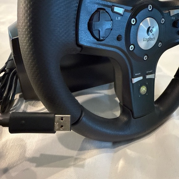 Logitech DriveFX Racing Wheel & Pedals XBOX 360 Axial Feedback - Picture 4 of 8